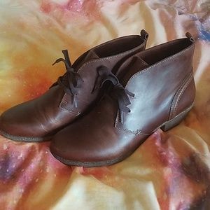 Clark's SZ 9.5 Booties